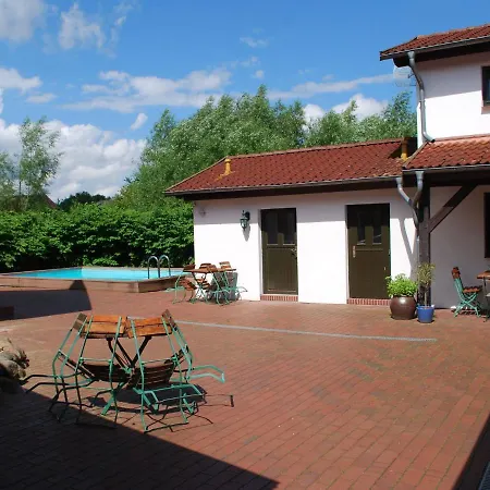 Feriehus Schoenes In Dargun Mit Pool Barlin