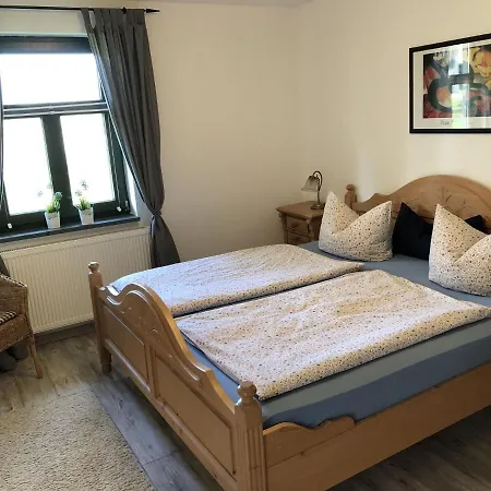 Schoenes In Dargun Mit Pool Holiday home Barlin